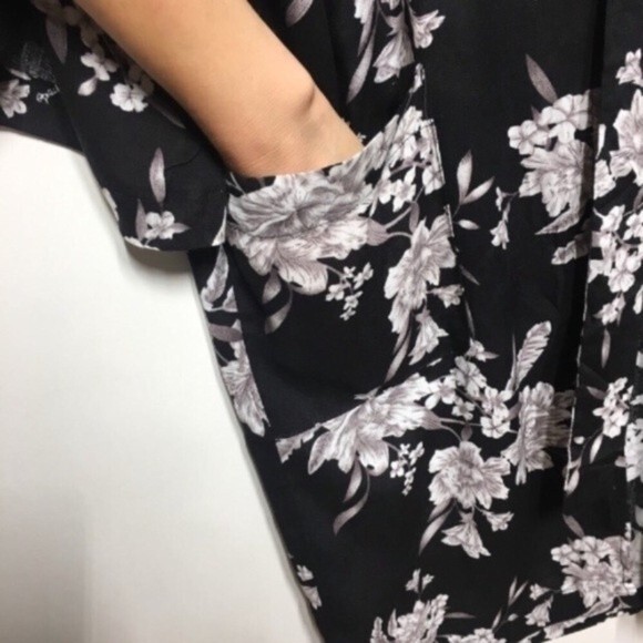 Spiritual Gangster Maya Black White Floral Kimono NWOT - Picture 9 of 12